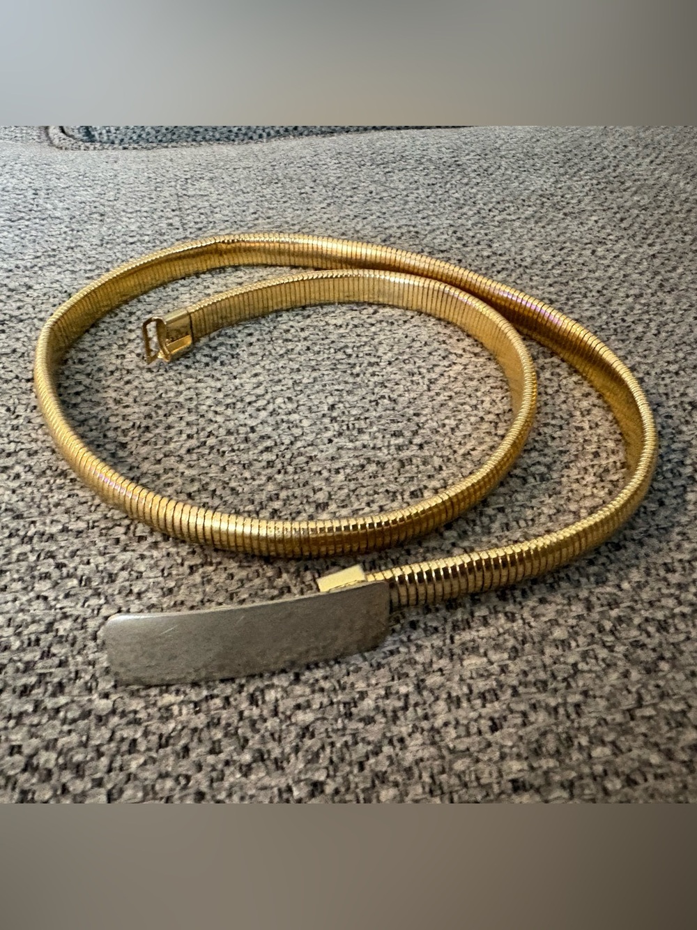 vintage gold-tone stretch snake chain belt - Picture 3 of 9